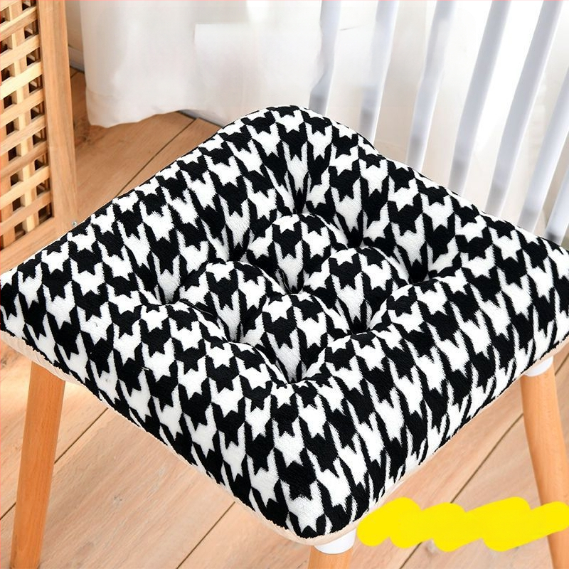 Tooli istmepadi, plüüsmaterjalist, täidis EPE, koomiksi motiiv, moodsas minimalistlik stiil, sobib elutoa, magamistuba, studij ja kontor jaoks