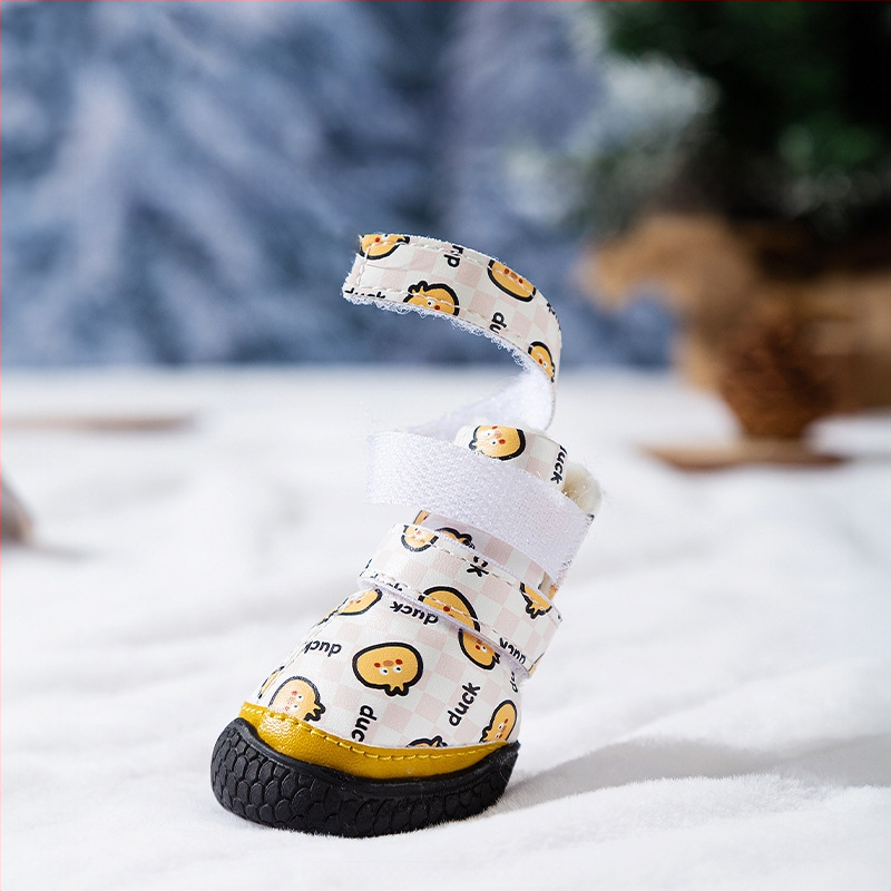 Šunų bateliai – fliso įdėklas, storinami, neslidūs, atsparūs dilimui; guminė padas; atsparus vandeniui ir šiltas; animacinio stiliaus; universalus tinkamumas; Hippie Dog ženklas