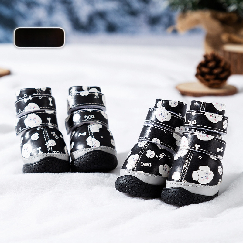 Šunų bateliai – fliso įdėklas, storinami, neslidūs, atsparūs dilimui; guminė padas; atsparus vandeniui ir šiltas; animacinio stiliaus; universalus tinkamumas; Hippie Dog ženklas