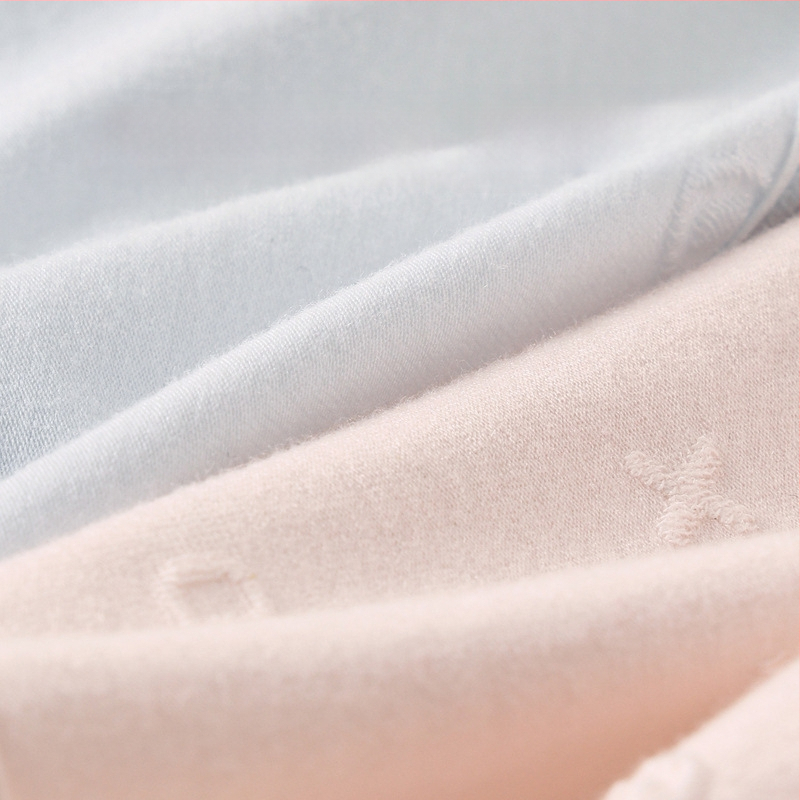 Moterų antibakterinės menstruacinės kelnaitės su vidurio juosmeniu ir apsauga nuo pratekėjimo; pagrindinis audinys: medvilnė-modalas-spandexas; intymi danga: viskozė-spandex-nailonas