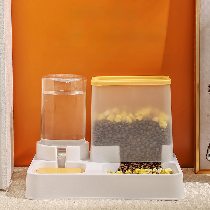 Katės automatinis šėrimas su integruotu vandens dozatoriumi ir dubeniu