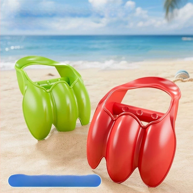 Bērnu pludmales spēļu komplekts ar auto un spēlēm smiltīs un sniegā; plastmasas konstrukcija, vecuma diapazons 4–6 gadi, iekļauts spaiņš un lāpstiņa