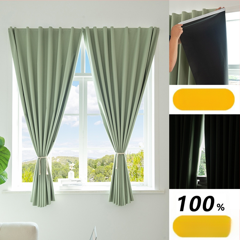 Fono užuolaida gyvenamajam kambariui – padengtas audinys, Velcro fonas, visiškas užtamsinimas (>90%), šiuolaikiškas minimalistinis stilius, surinkta gamyba; tinka svetainei, miegamajam, studijai