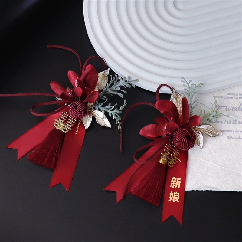 Kāzu corsage no zīda ziediem līgavai un līgavainim, plaukstas zieds par līgavai un vedējiem, dāvanu kastīte iekļauta