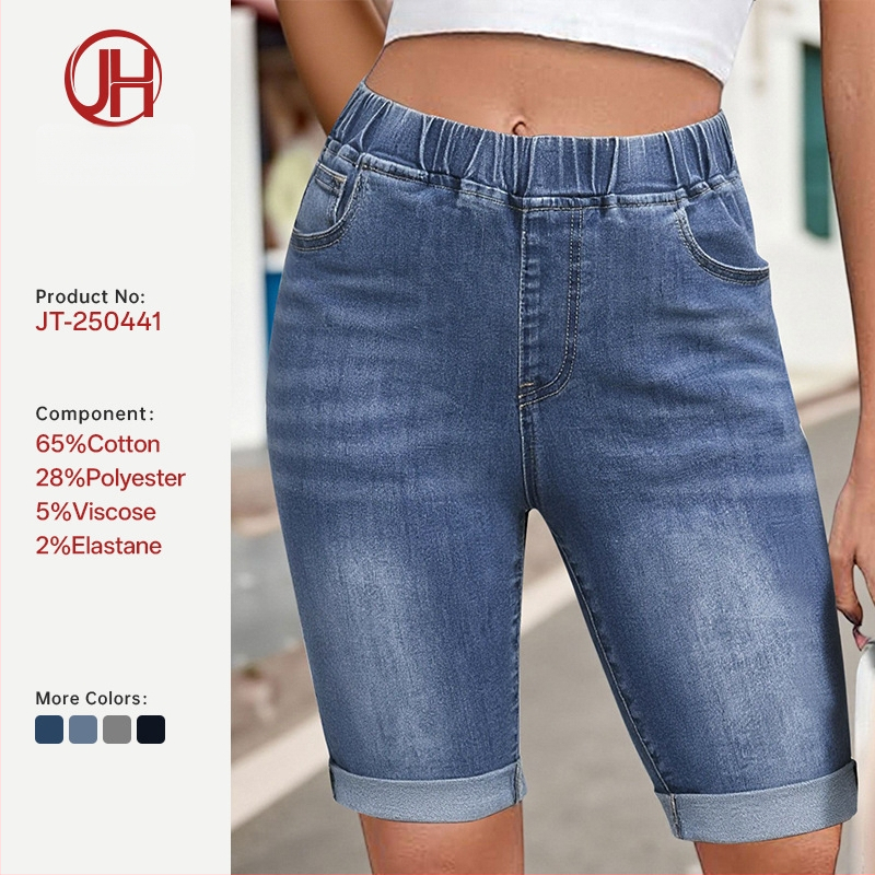Džinsa šorti ar augstu jostu, taisa siluete, kokvilnas saturs 90–95% ar poliestera saturu zem 30%, kolāžas šuvju detaļas, pilsētas stils