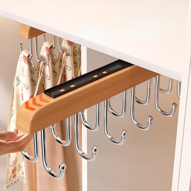 Medinė drabužių kabykla — daugiafunkcinis saugojimo organizatorius drabužiams, šalikams ir kojinėms; tinka drabužių pakaboms, kelnių ir kaklaraiščiams