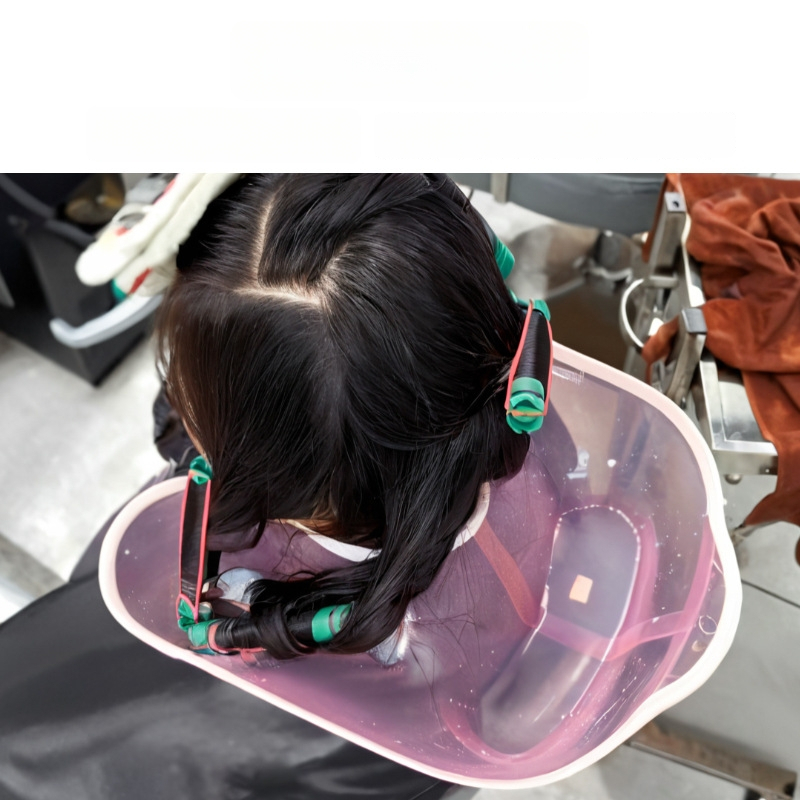 Potion Tray su visiškai apjuosta pečių atrama plaukų kirpykloje