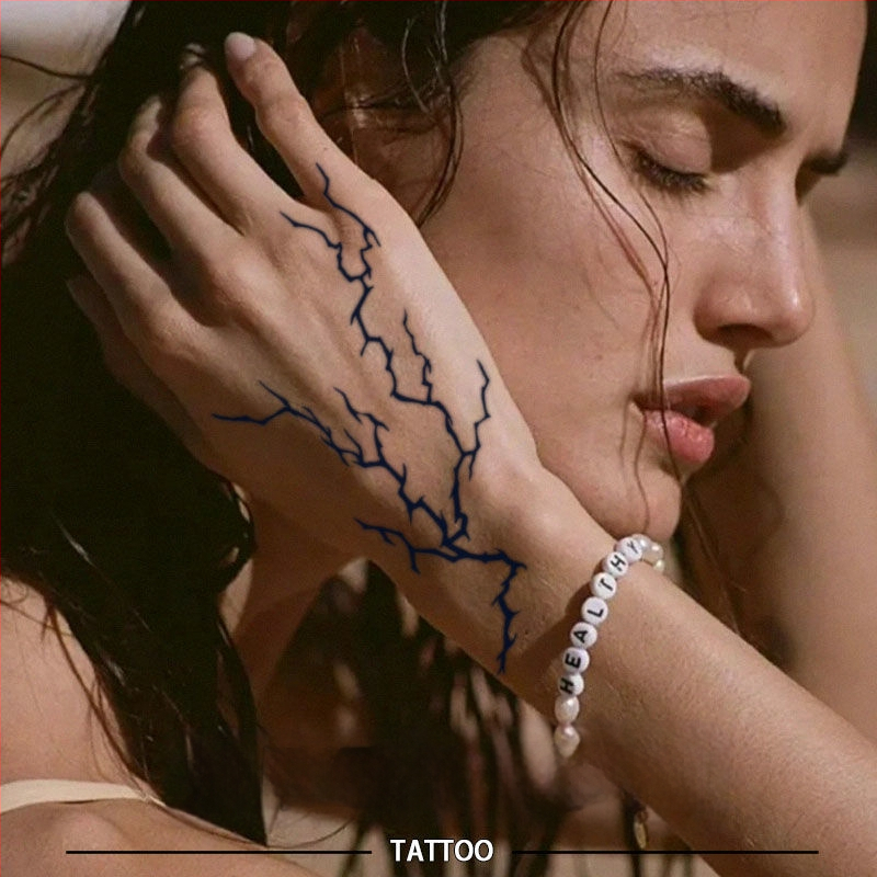 Laikina tatuiruotė lipdukas delno nugaros daliai su realistišku žaibo raštu, atspari vandeniui, atspari trinčiai, pusiau ilgalaikis