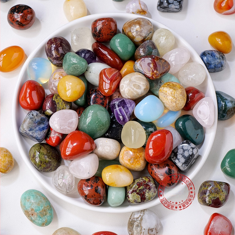 Runyangshi kristālā neapstrādātais akmens – dabīgs kristāls, mūsdienīgs minimālisms, gatavs dāvanai ar PP maisiņa iepakojumu