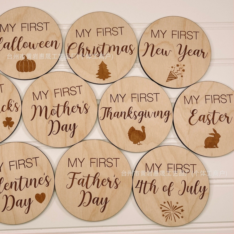 Medinė kūdikio raidos žymė rekvizitas fotografavimui, iš boxwood, šiuolaikinis stilius