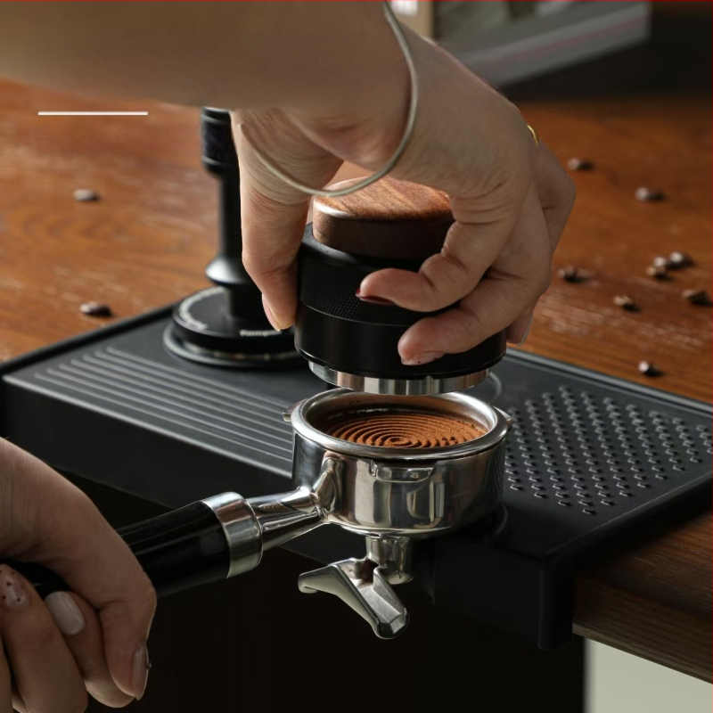 Silikoninė presavimo pagalvėlė kavos milteliams – šiuolaikiškas paprastas stilius, prekės ženklas Qiya, neslidus, atsparus dėvėjimui, tinkama barams, namams ir kavinėms