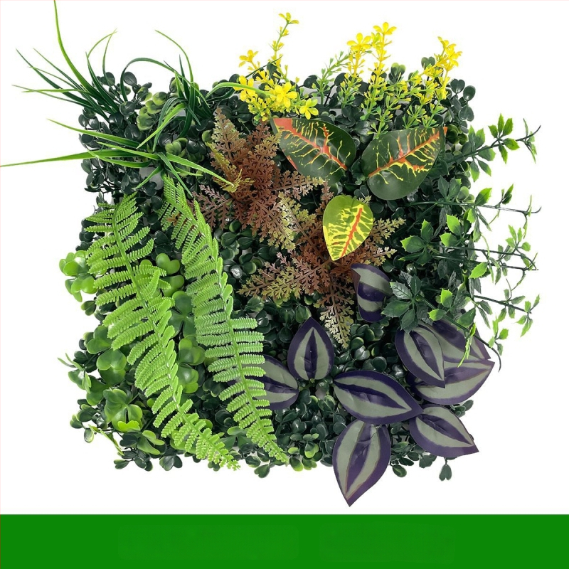 Augalų siena fone – plastikinė žolė su šilko gėlėmis; reljefinis paviršius, injekcinis formavimas; įvairovė: eukaliptas Milan, dirbtinės gėlės, papartis, persų stilius; vestuvėms, lauko naudojimui, fotografijos rekvizitai, namų dekorui