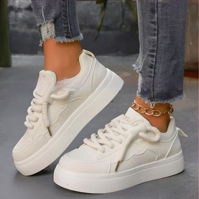 Unisex sportiniai bateliai su kaukolės raštu – žemas viršus, viršutinė dalis iš Super Fiber, padas iš gumos