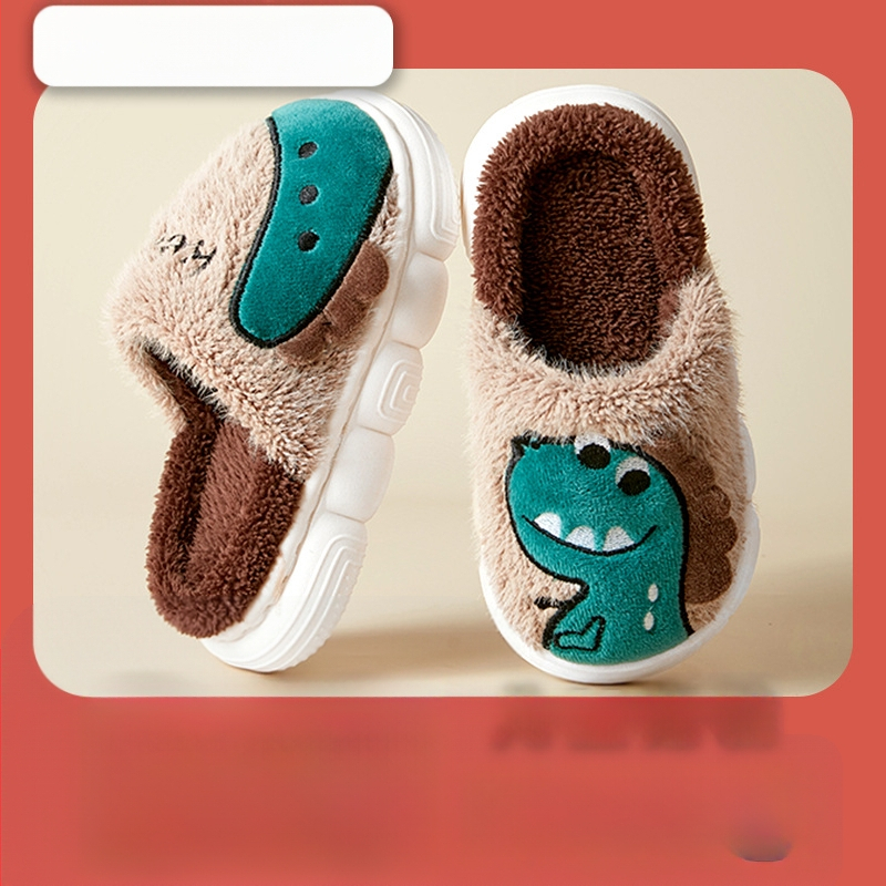 Vaikiškos vidaus šlepetės su karikatūrų raštu, koralinių velūro viršus, PVC padas, atsparios slydimui, skirtos 7–12 metų vaikams.