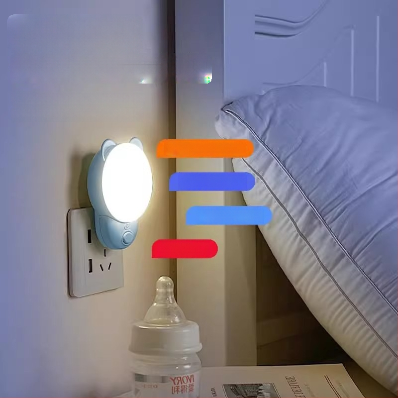 Naktinė lempa su išmaniu balsų valdymu miegamajam (ABS gaubtas, 220V, maitinimas iš kištukinės, išmanusis valdymas)