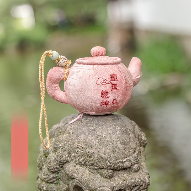 Qian Li – pakabinamas teapot aromatinis maišelis, užsakomas audinys, naujas Kinijos stilius, dalinai rankinis ir dalinai mechaninis gaminimas