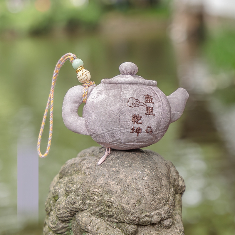 Qian Li – pakabinamas teapot aromatinis maišelis, užsakomas audinys, naujas Kinijos stilius, dalinai rankinis ir dalinai mechaninis gaminimas