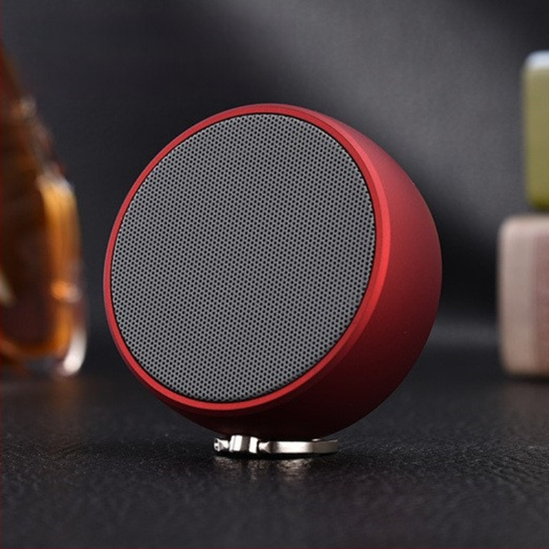 Šachmatų Bluetooth garsiakalbis – kompaktiškas belaidis, Bluetooth 5.0, įmontuota baterija, IPX5 atsparumas vandeniui, galia 5W, dažnių atsakas 60Hz–15kHz