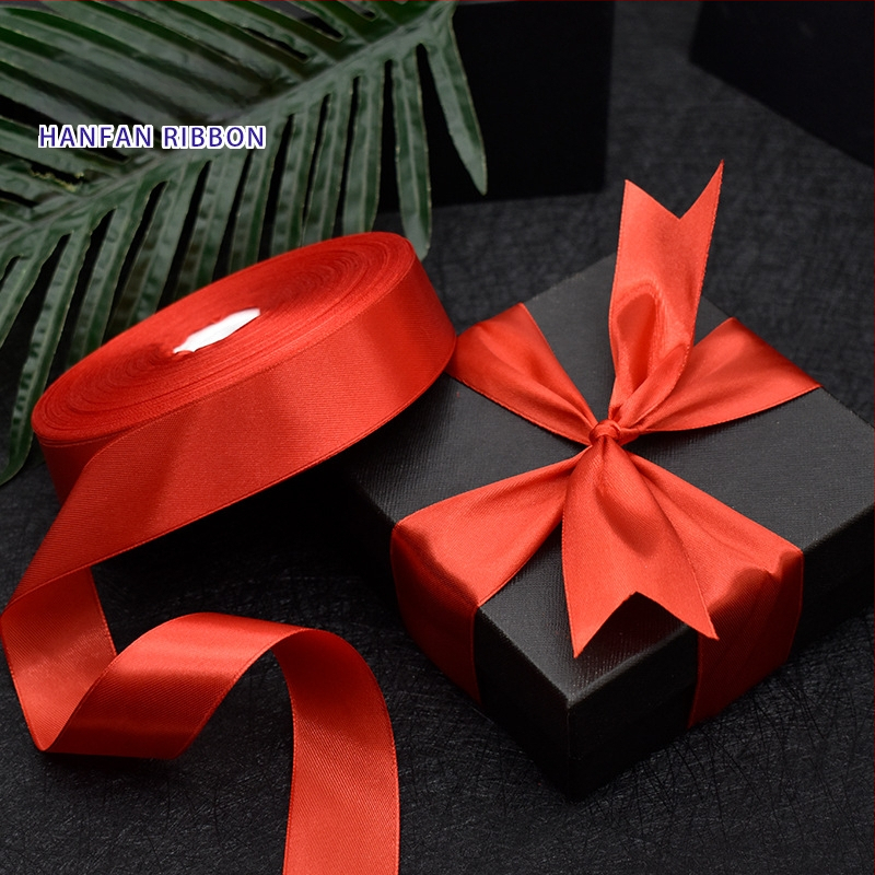 Xuanchen lente – poliester lente ar pielāgojamu loku un logotipa druku iespēju; piemērots apģērbam, mājas tekstilizstrādājumiem un rūpnieciskai lietošanai.