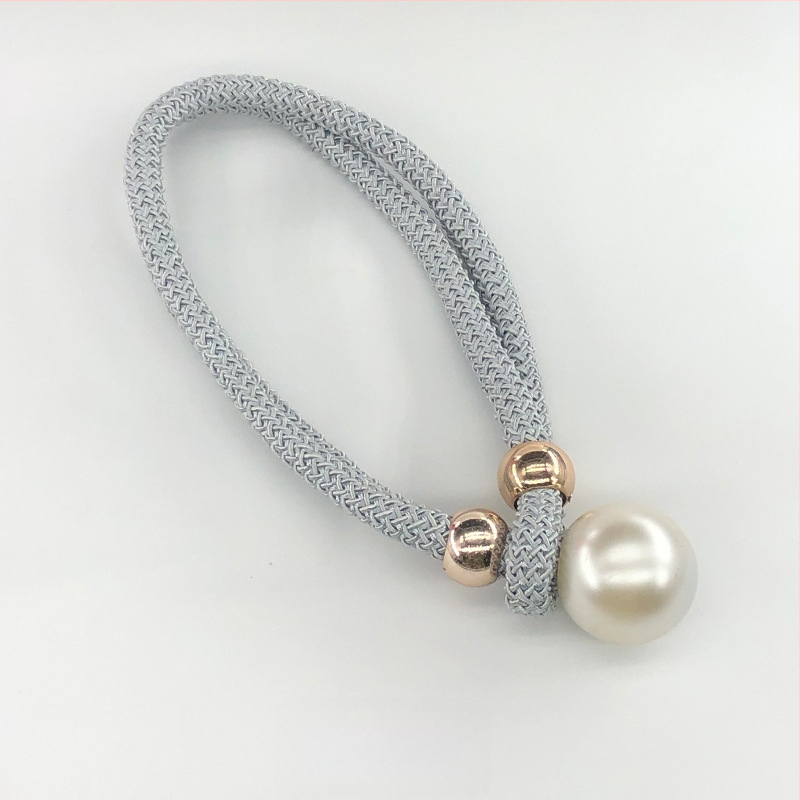 Audinių užuolaidų raišteliai su perlų akcentais, reguliuojami surišimo dirželiai, lengvas prabangos stilius