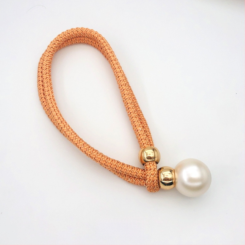 Audinių užuolaidų raišteliai su perlų akcentais, reguliuojami surišimo dirželiai, lengvas prabangos stilius