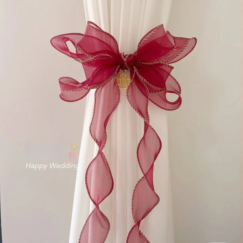 Užuolaidų kilpelės su šilko gėlių lanku – universalus stilius