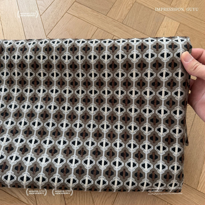 Prancūziško stiliaus Chenille Jacquard užuolaidos su geometriniu raštu, 71–90% šešėliavimas, poliesteris