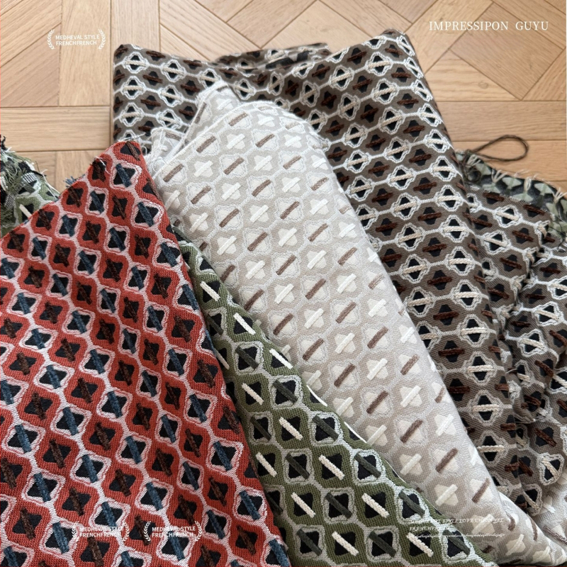 Prancūziško stiliaus Chenille Jacquard užuolaidos su geometriniu raštu, 71–90% šešėliavimas, poliesteris