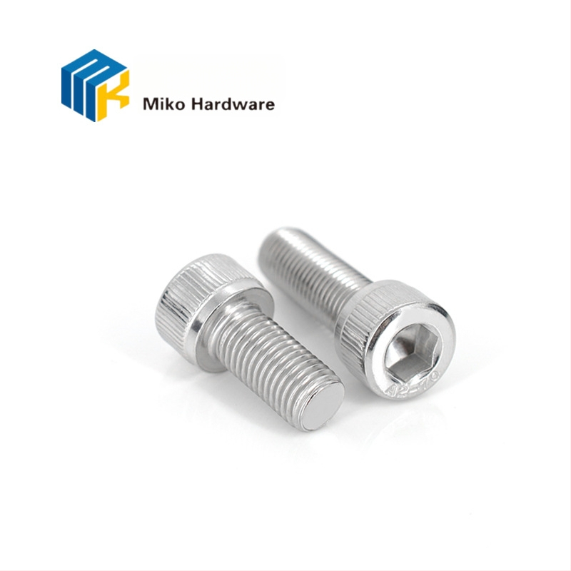 Šešiakampio skylės cilindrinės galvos varžtas DIN 912, nerūdijantis plienas A4-70, balta paviršiaus apdaila