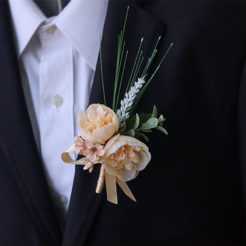 Pērlēm veidots rokas zieds, meža stils