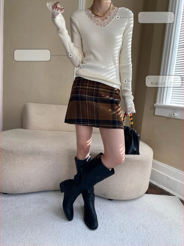 V-kaelusega kampsun, sale lõige, paks kudum, polüester-nailon segu, pikkade varrukatega.