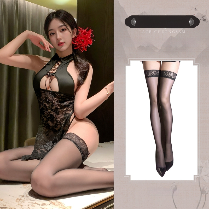 Čipao stiliaus suknelė su permatoma nėrinių ir iškirpte, aukštas kaklas; medžiaga Lace + milk silk, poliesteris