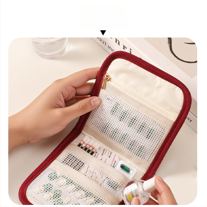 Meditsiinikomplekt, kuubikujulise kujuga, Oxfordi kangas, veekindel, reisidele ja meigitarvete korraldamiseks