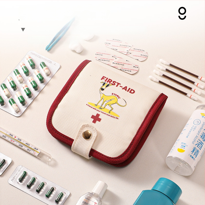 Meditsiinikomplekt, kuubikujulise kujuga, Oxfordi kangas, veekindel, reisidele ja meigitarvete korraldamiseks