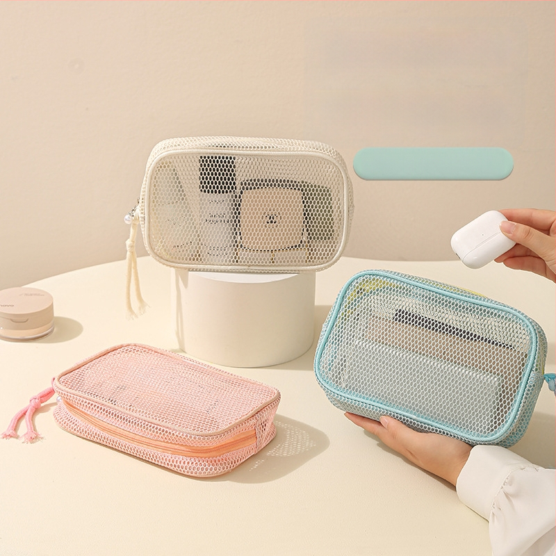 Kosmeetika kott võrgust kangast, käekoti stiilis, mudel 01b1605; mitmekülgne reisiks, kosmeetika ja hügieenitarvete hoiustamine.