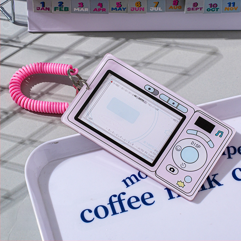 Akrilo kortelių laikiklis su retro fotoaparato motyvu — kortelėms/ID ir nuotraukų saugojimas, šiuolaikiškas paprastas stilius