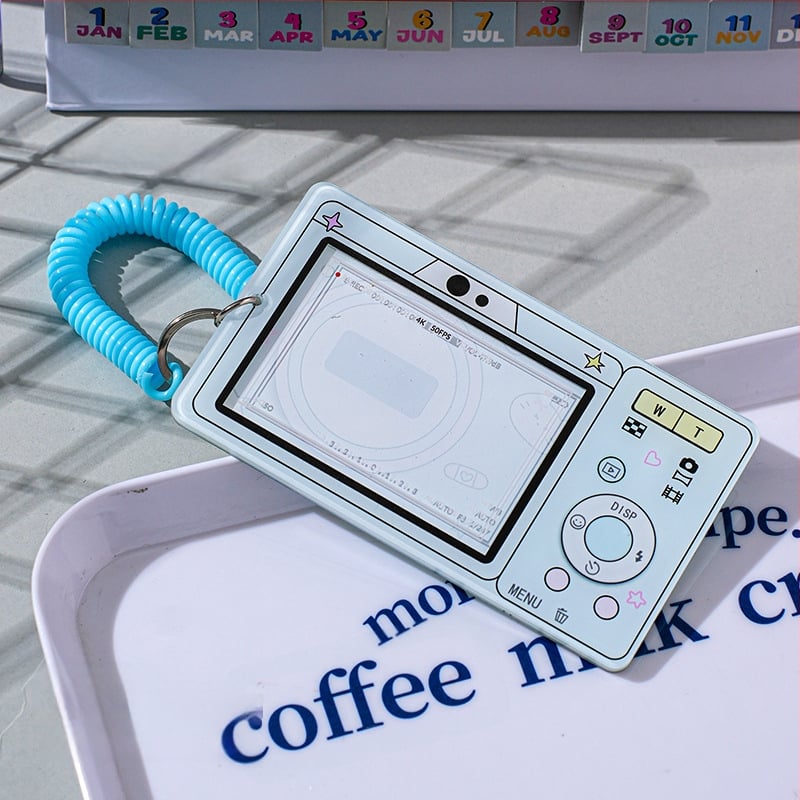 Akrilo kortelių laikiklis su retro fotoaparato motyvu — kortelėms/ID ir nuotraukų saugojimas, šiuolaikiškas paprastas stilius