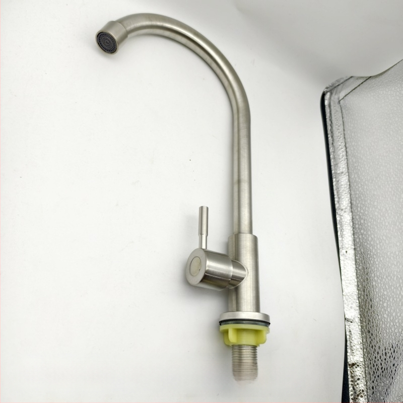 Virtuvės vertikalus, šlifuotas nerūdijančio plieno čiaupas su viena rankena ir vienu skylute, su žarna, modelis LS-11, keramikinis vožtuvas, 0-90°C, 10 MPa