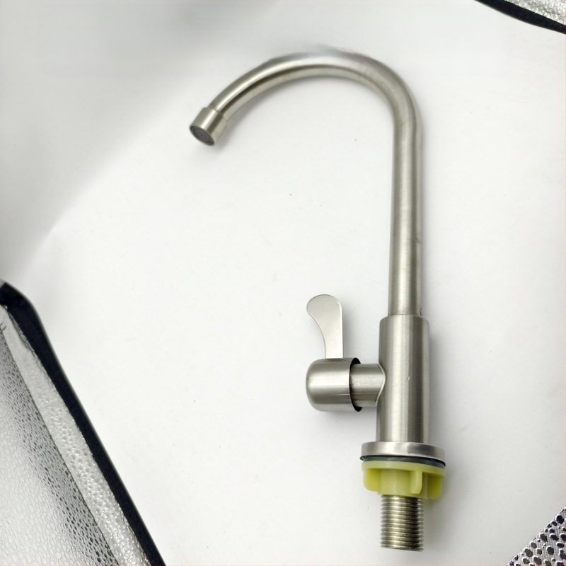 Virtuvės vertikalus, šlifuotas nerūdijančio plieno čiaupas su viena rankena ir vienu skylute, su žarna, modelis LS-11, keramikinis vožtuvas, 0-90°C, 10 MPa