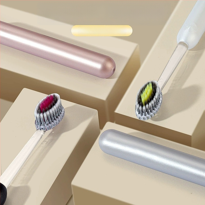 Rokas zobu birste ar mīkstām sariem un kalnveidīgu izliektu spirālveida šķiedru dizainu dziļai tīrīšanai – 2 gab. komplektā, modelis Gd001