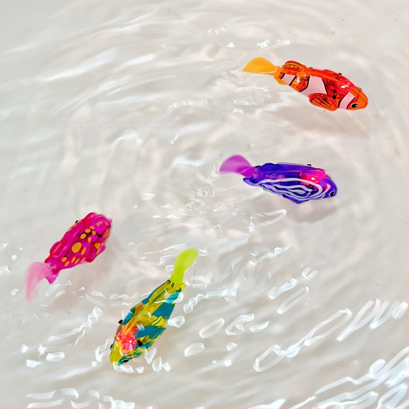 Vonios žaislai kūdikiams su LED jutikliu – elektrinė maža žuvelė, plastikas, plaukia vandens žaislas 0–3 metų