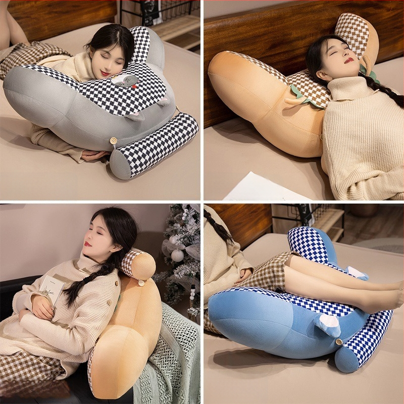 First xu juosmens palaikymo pagalvė — pliušinis užvalkalas, PP medvilnės užpildas, išsiuvinėtas audinys, šiuolaikiškas minimalistinis stilius