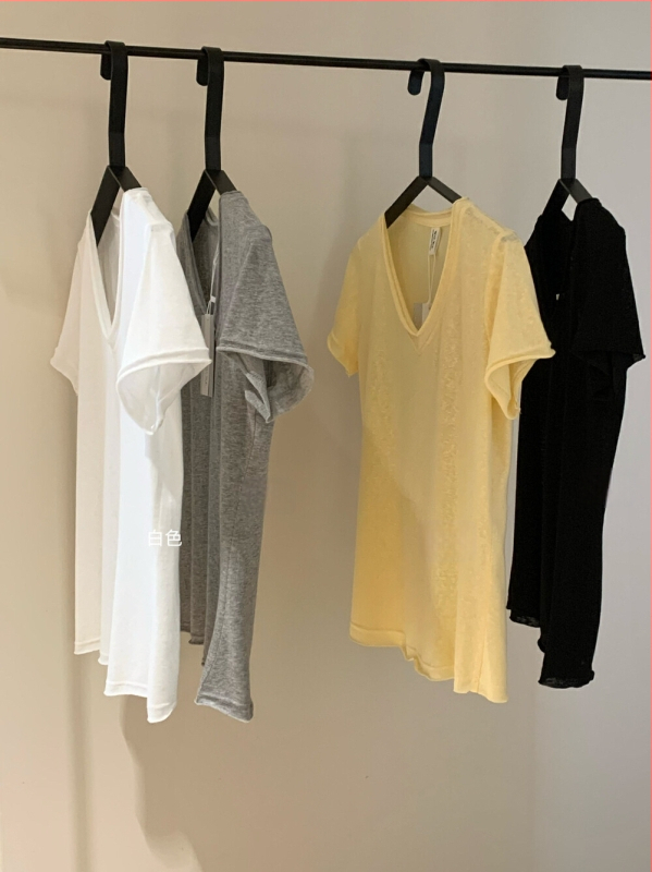 Merceriseeritud puuvillane T-särk, lühikeste varrukatega, ümmarguse kaelusega, vaba lõige, ühevärviline muster, puuvillasisaldus 90–95%, suvi 2025