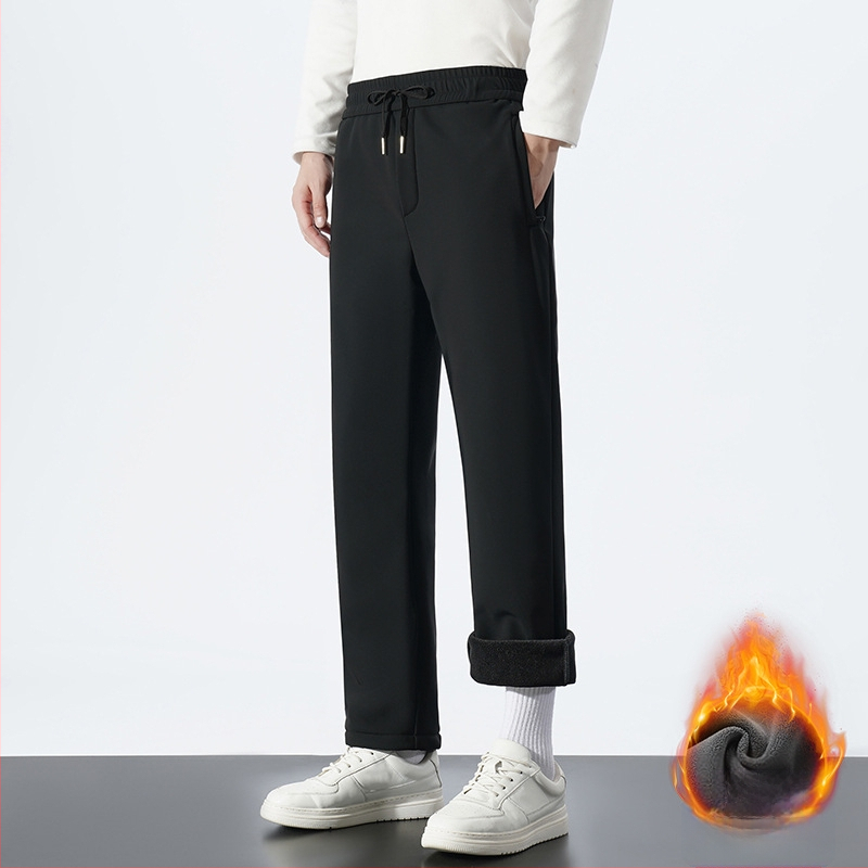 Vidutinio amžiaus vyrų kasdieninės kelnės su tiesiu siluetu, fleece pamušalas, žiema 2025.