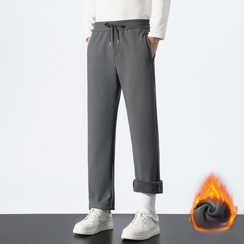 Vidutinio amžiaus vyrų kasdieninės kelnės su tiesiu siluetu, fleece pamušalas, žiema 2025.