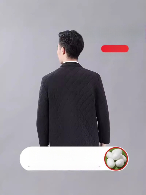 Vyrinė žieminė medvilninė striukė su fliso pamušalu, stovinti apykaklė, ilgos rankovės, įprasta kirpimo, šoninės kišenės, vienos eilės sagos, įprastas ilgis