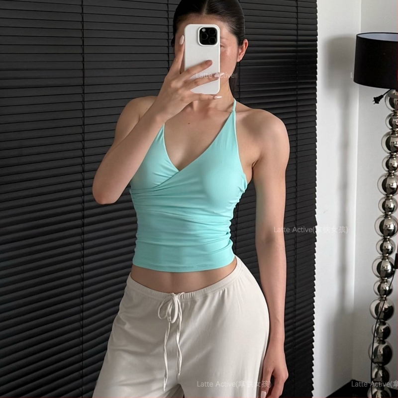 Moteriškas halter top sportui – su krūties pagalvėlėmis, poliesteris, prakaito sugėrimas, įprastas ilgis, vasara 2025 (Poliesteris • Prakaito sugėrimas • Įprastas ilgis • Su krūties pagalvėlėmis)