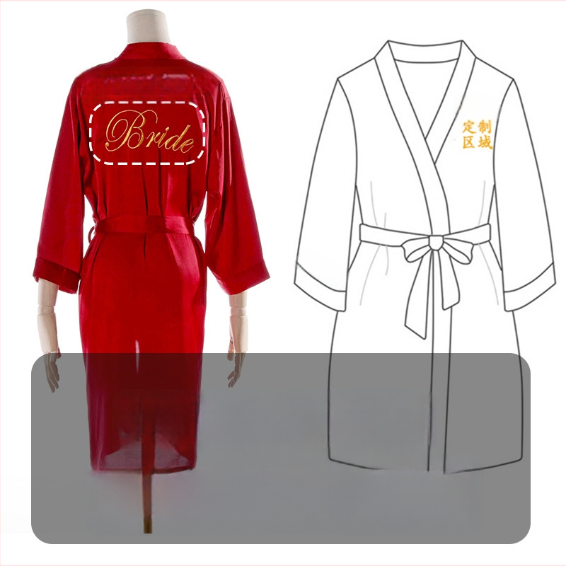 Pruudile ja kaaslannale brodeeritud sünteetilisest siidist rüü, pikad varrukad, laevakõrgune kaelus