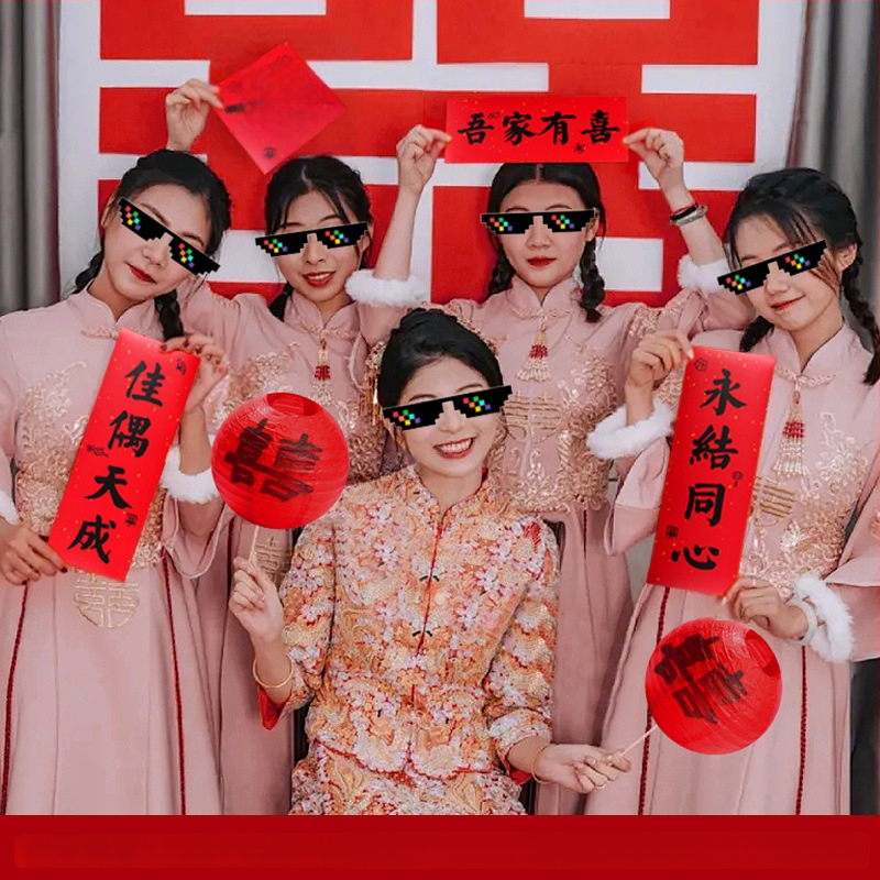 Naujos vestuvinės nuotraukų rekvizitai: rankiniu būdu tempiamas plakatas su sužadėtuvėmis, nuotakos ryto chalatas, poza rekvizitai ir kūrybiniai puodelių žaidimai (Medžiaga: Jam; Importas: Ne; Pakuotės tūris: 1; Bendras svoris: 1; Kategorija: Laimingos žod