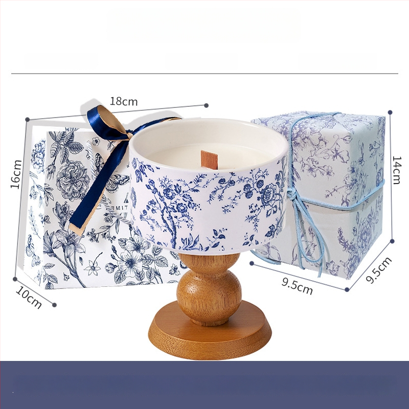 Kamēlijas smaržīgā svece dāvanas kastē — sojas vaska maisījums, krūzes forma, ar drukātu logotipu